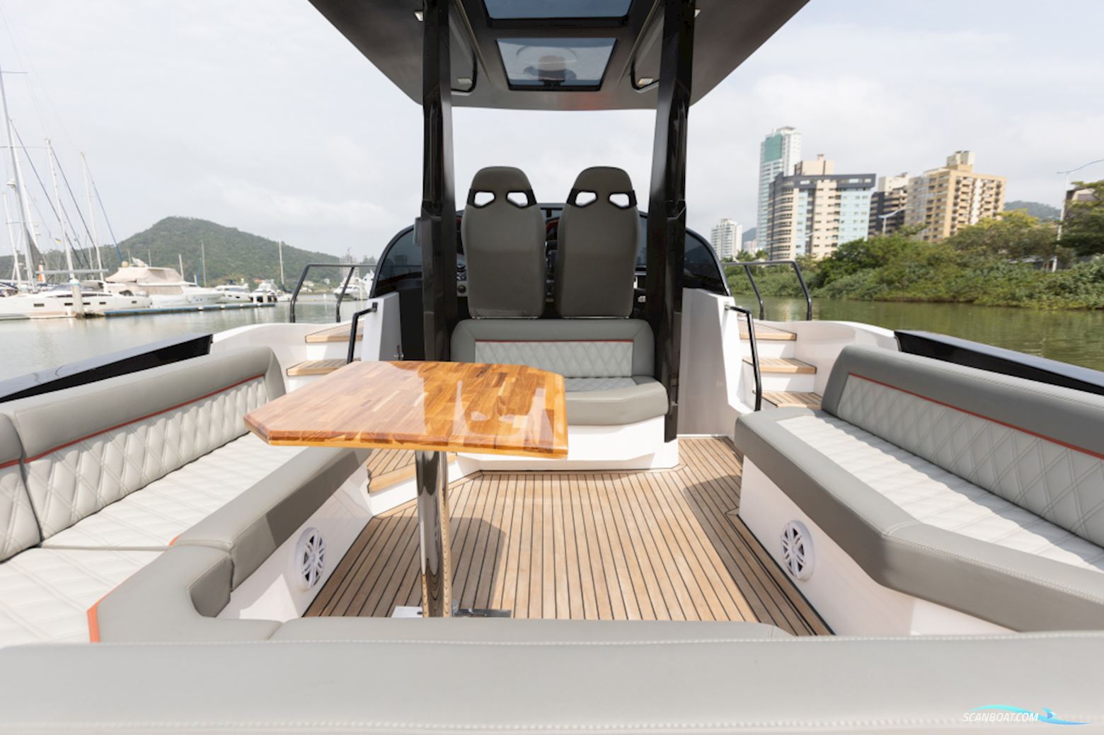Grand Ocean 37