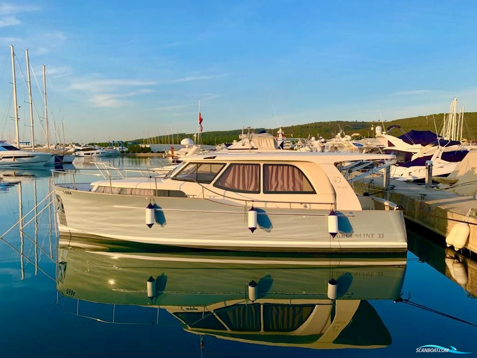 Greenline 33 Motorboat 2018, with Volvo Penta D-3 engine, Croatia