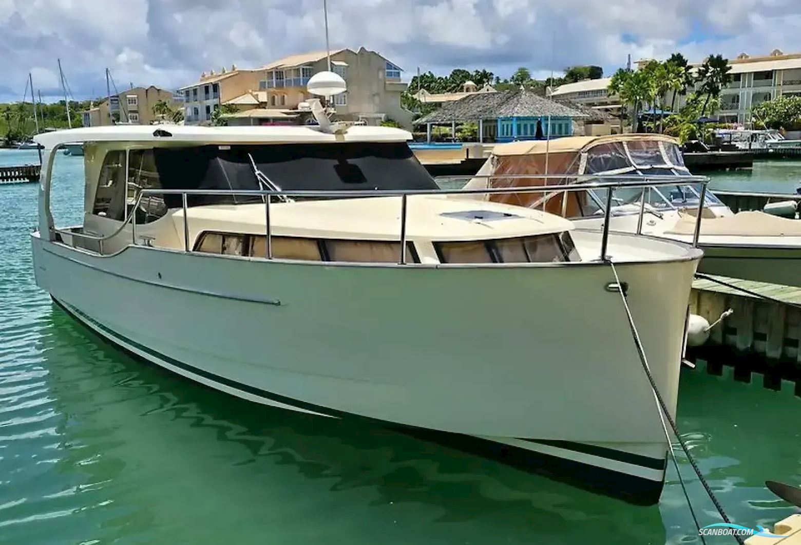 Greenline 33 Motorboat 2012, with Volvo Penta engine, No country info