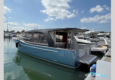 Greenline 40 Motorboat 2022, with Volvo Penta engine, United Kingdom