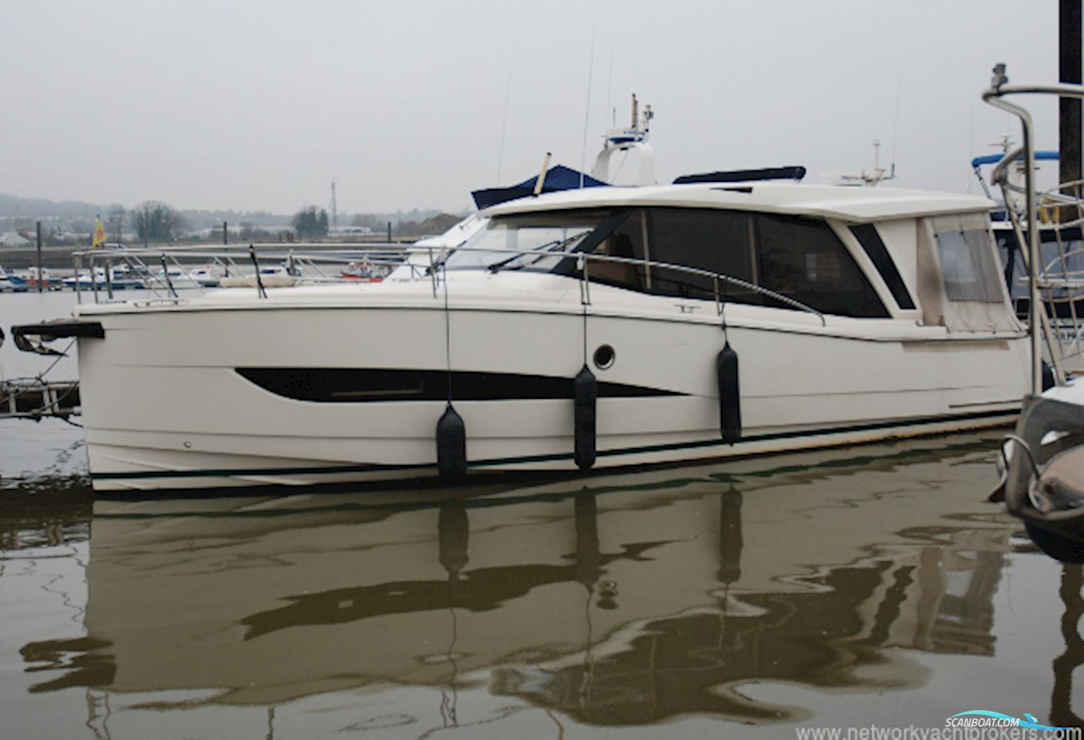 Greenline Yachts 39