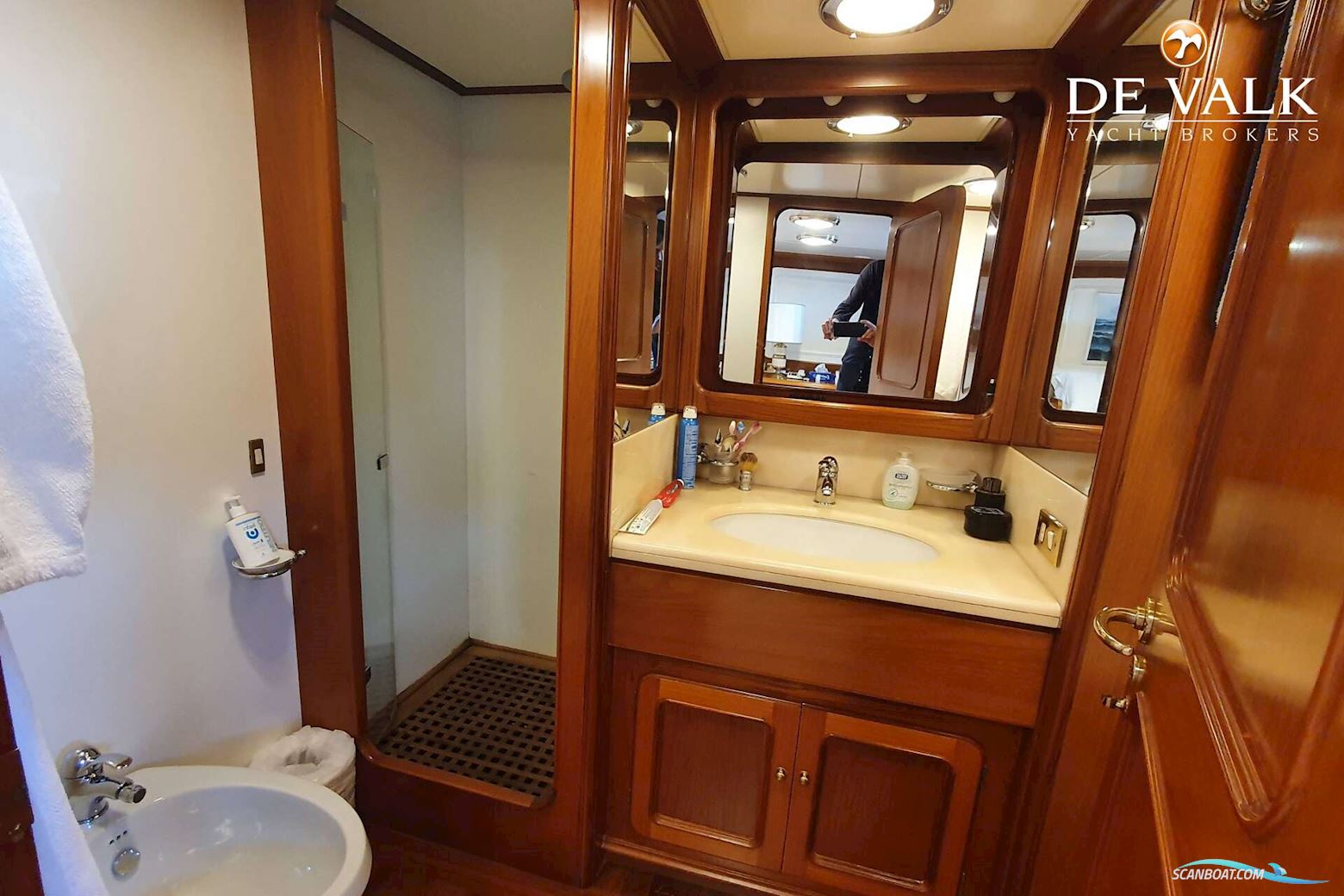 Hall Russell and Co Navetta