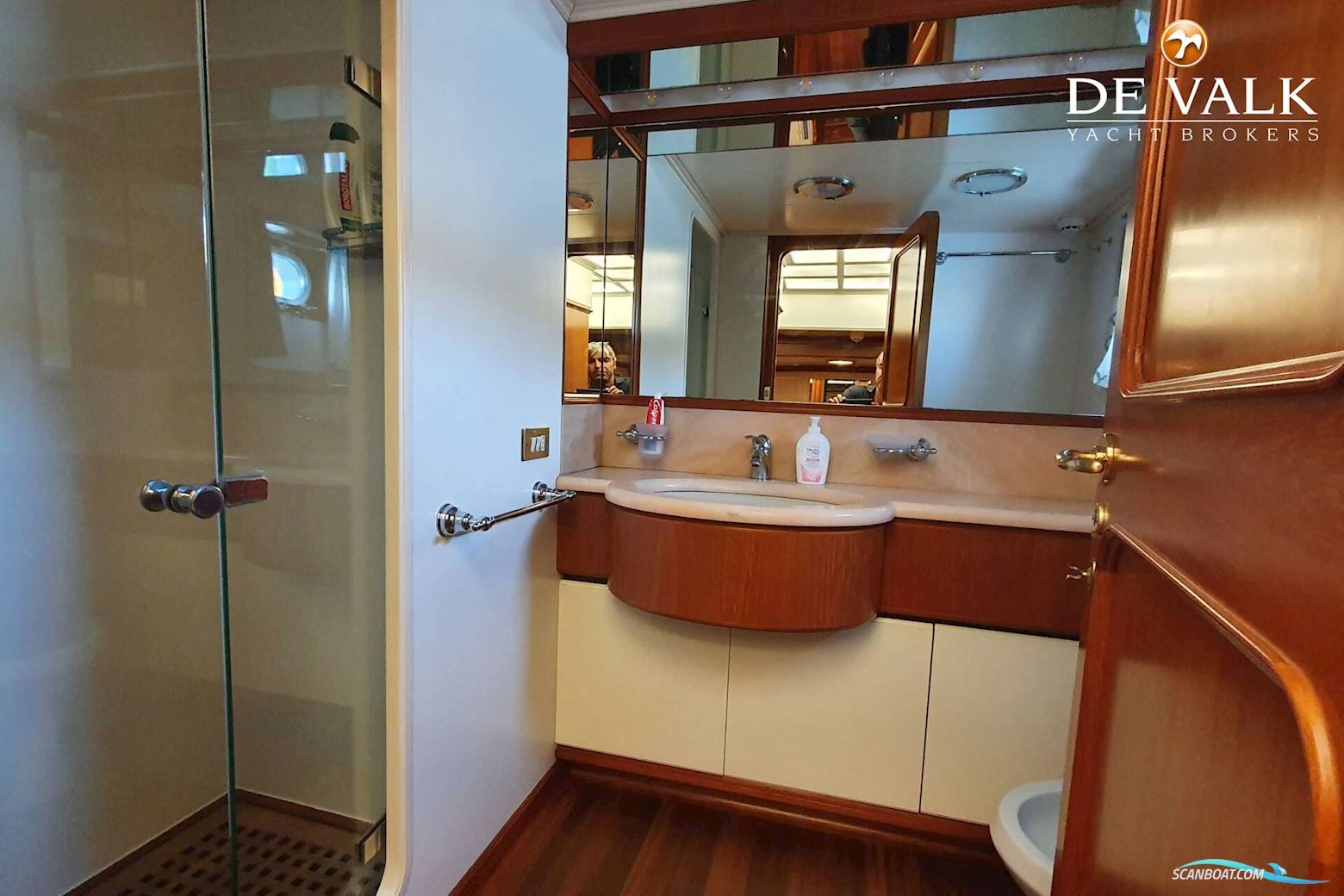 Hall Russell and Co Navetta