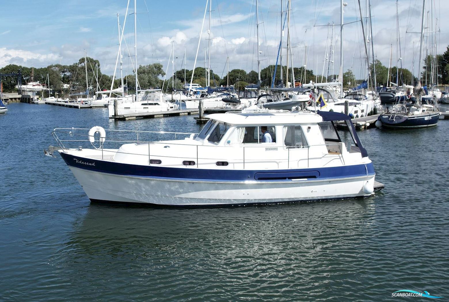 Hardy Marine 32 Commander Motorboat 2000, with Mercruiser engine, United Kingdom