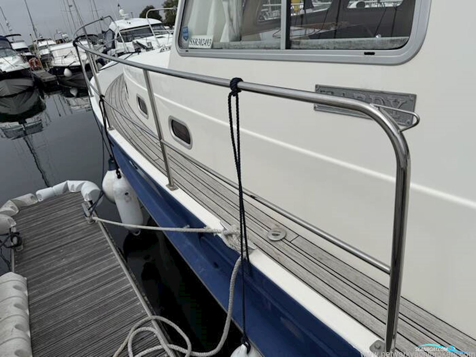 Hardy Marine 32 Commander