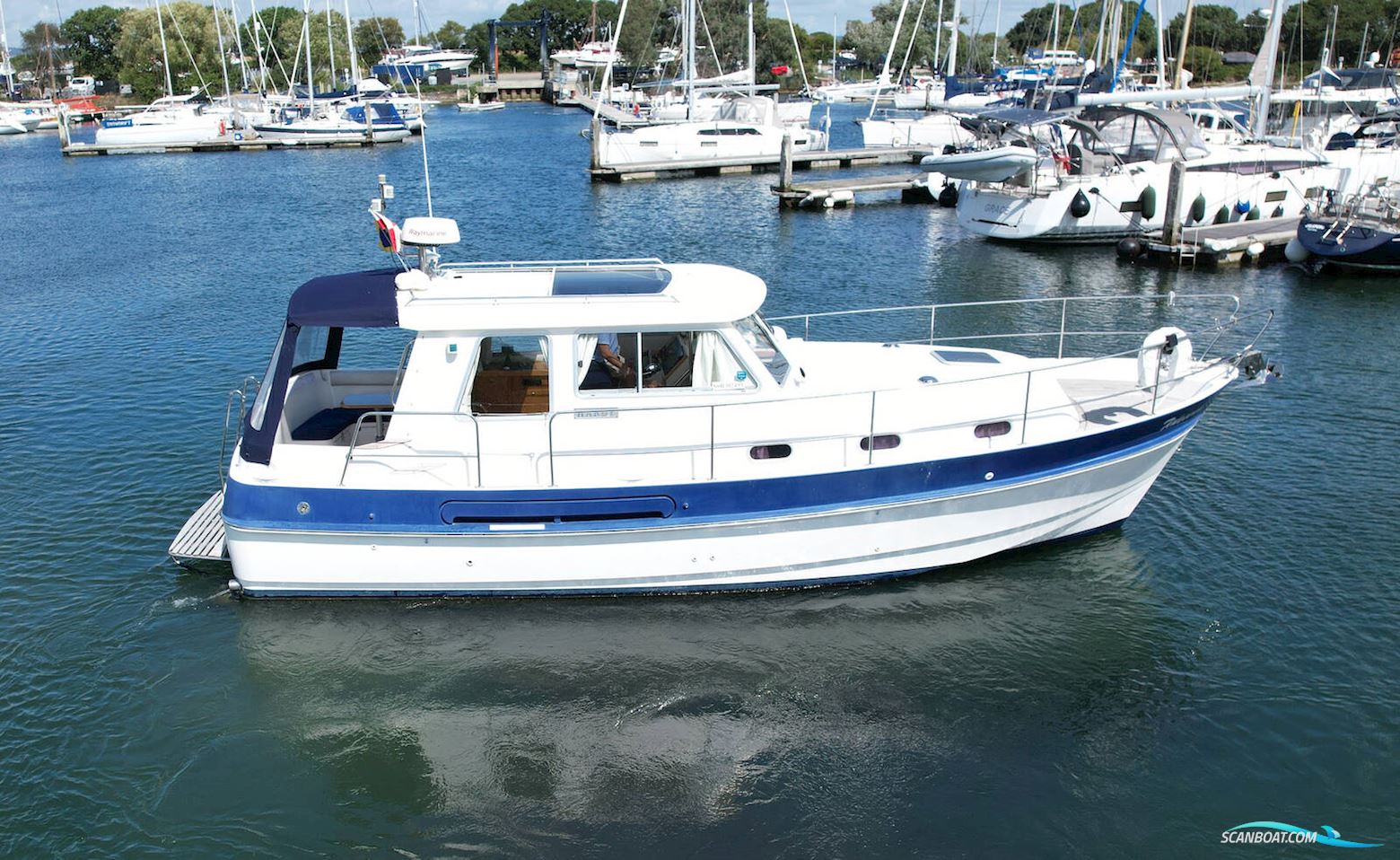 Hardy Marine 32 Commander Motorboat 2000, with Mercruiser engine, United Kingdom