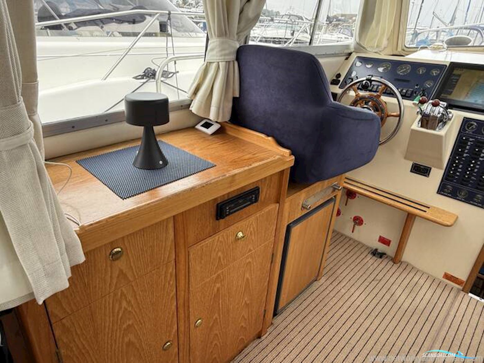 Hardy Marine 32 Commander