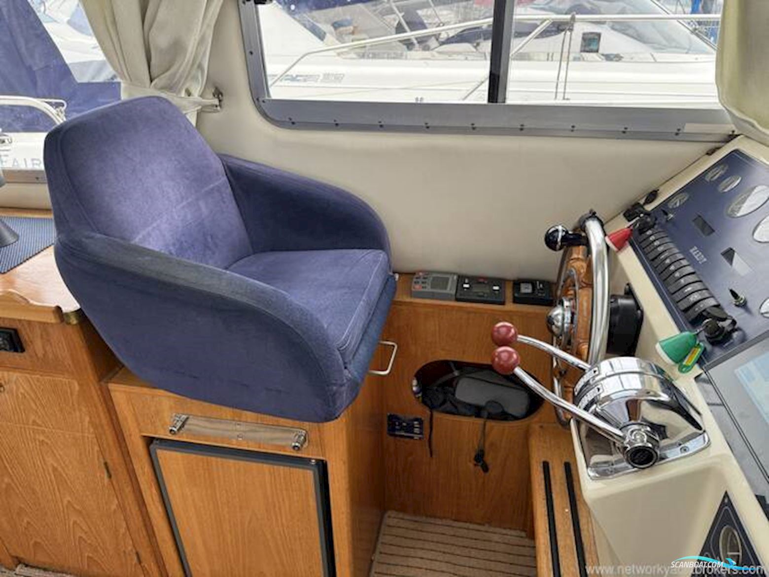 Hardy Marine 32 Commander