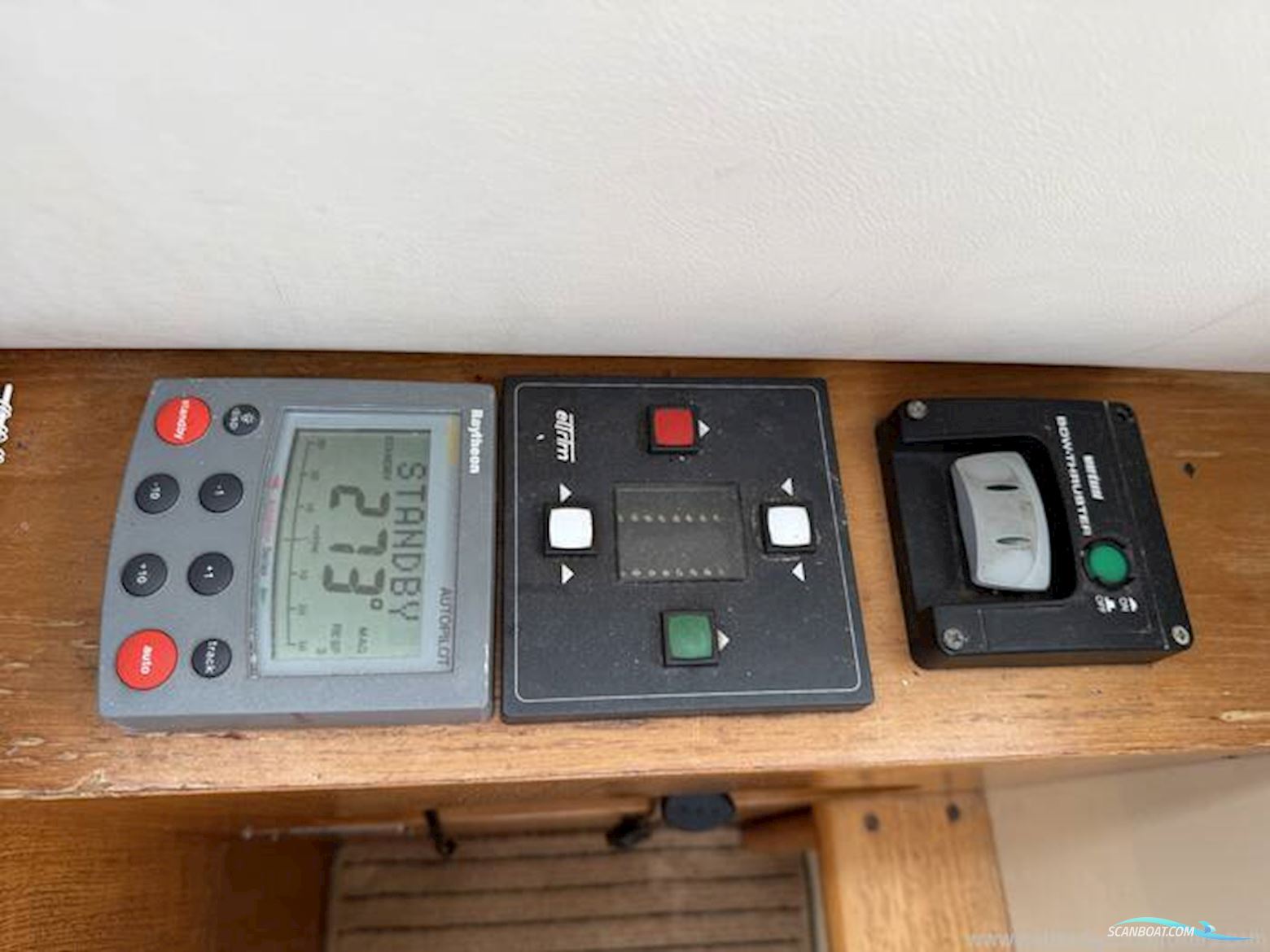 Hardy Marine 32 Commander