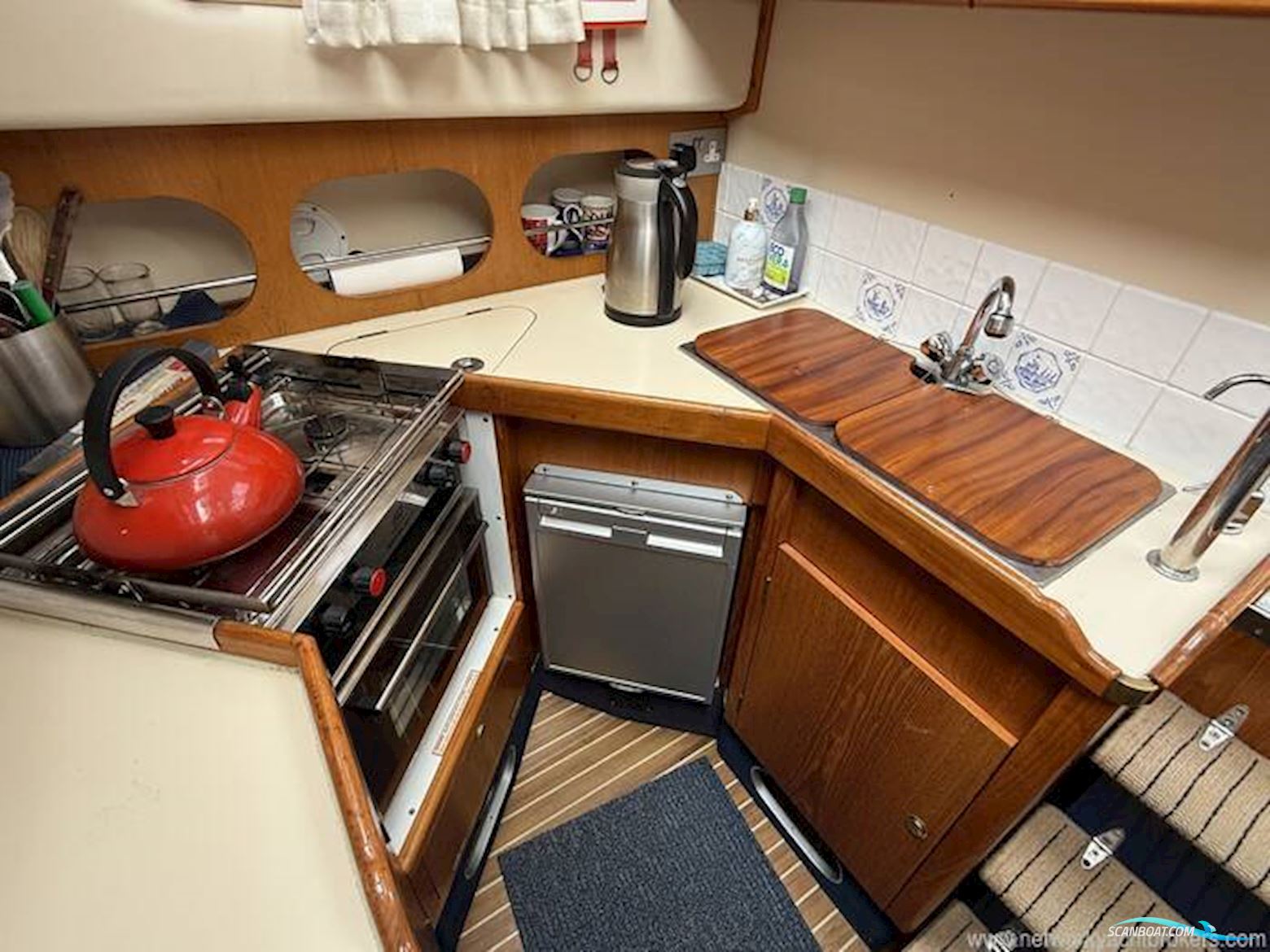 Hardy Marine 32 Commander