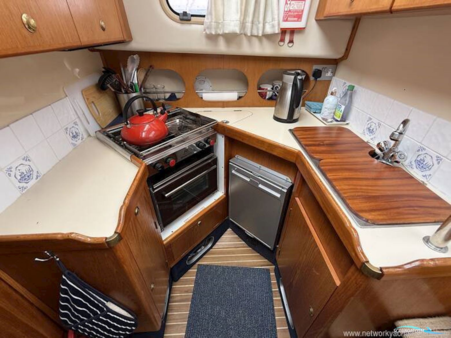 Hardy Marine 32 Commander