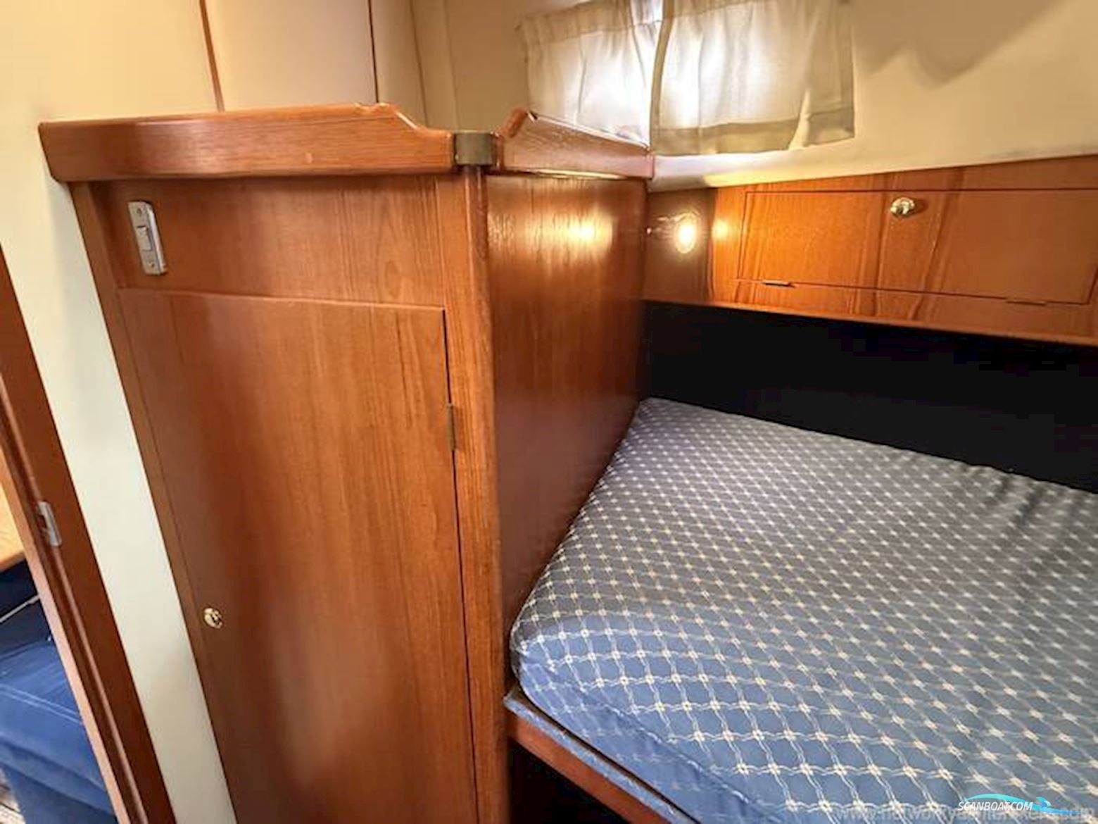 Hardy Marine 32 Commander