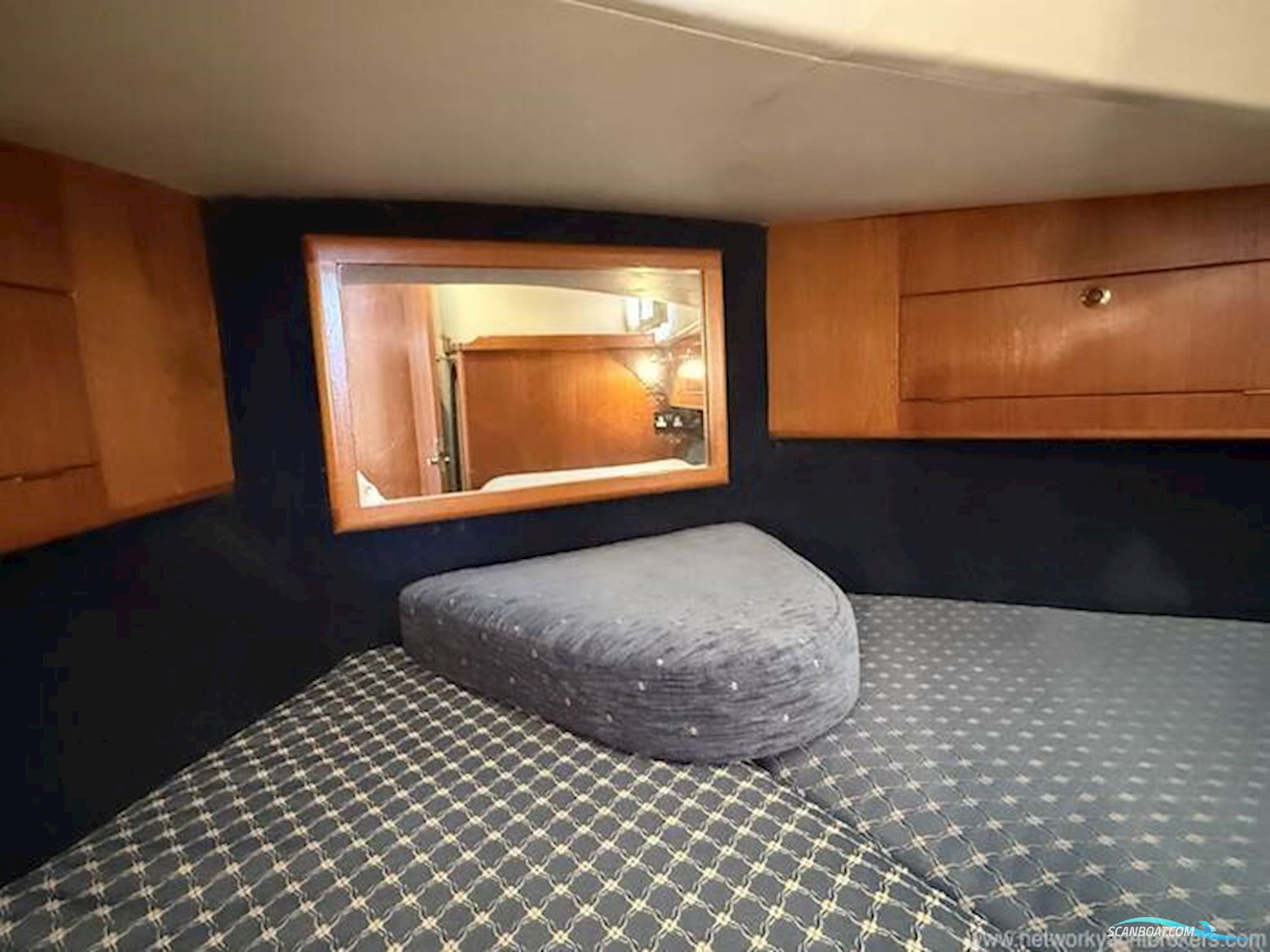 Hardy Marine 32 Commander