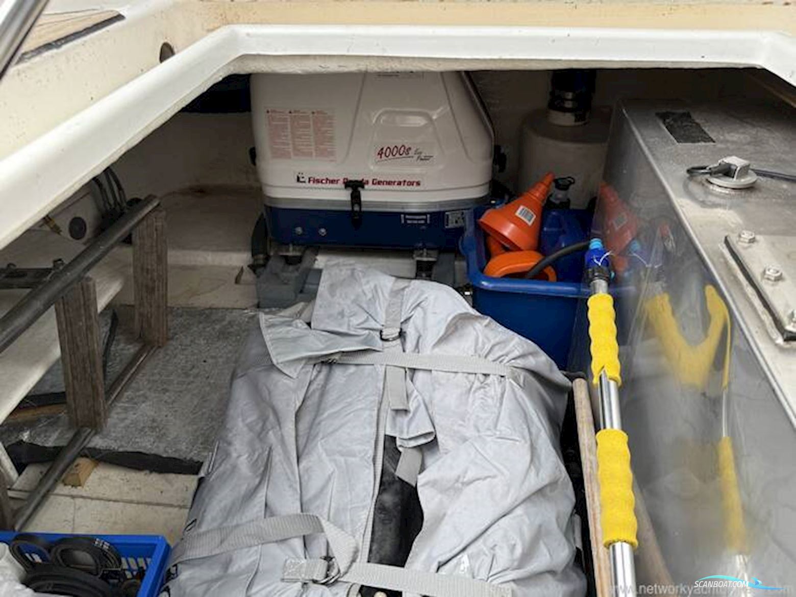 Hardy Marine 32 Commander