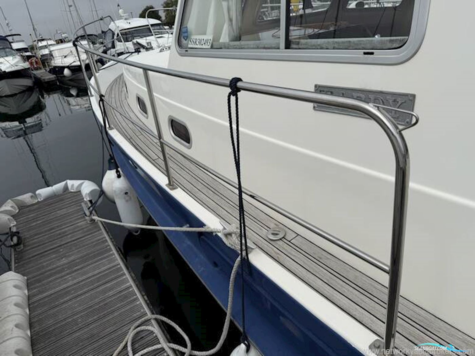 Hardy Marine 32 Commander