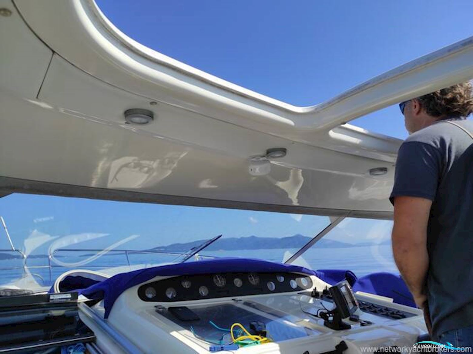 HARDY MARINE Seawing 305