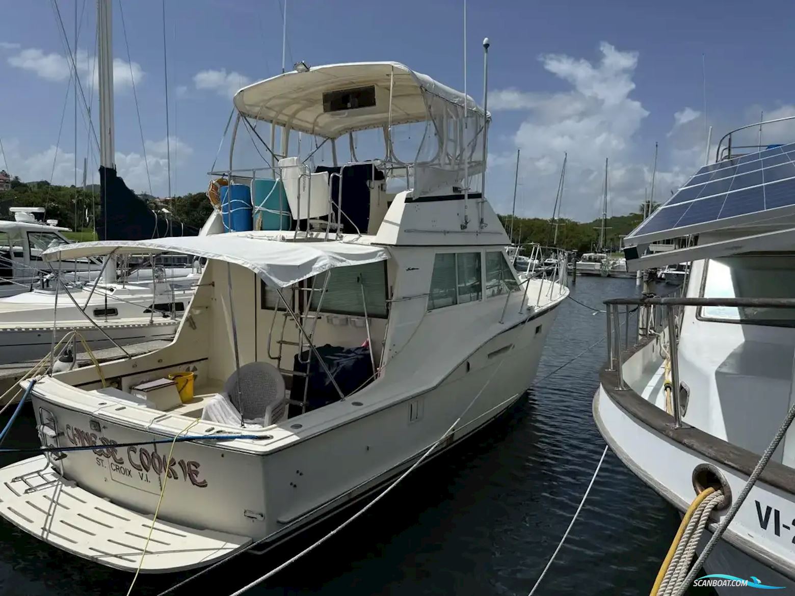 Hatteras 37 Convertible Motorboat 1979, with Detroit Diesel engine, USA