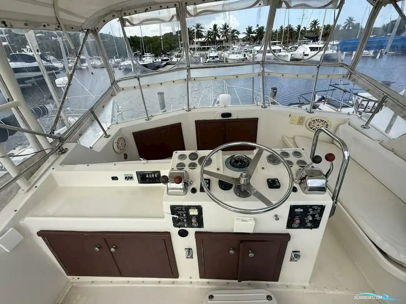 Hatteras 37 Convertible