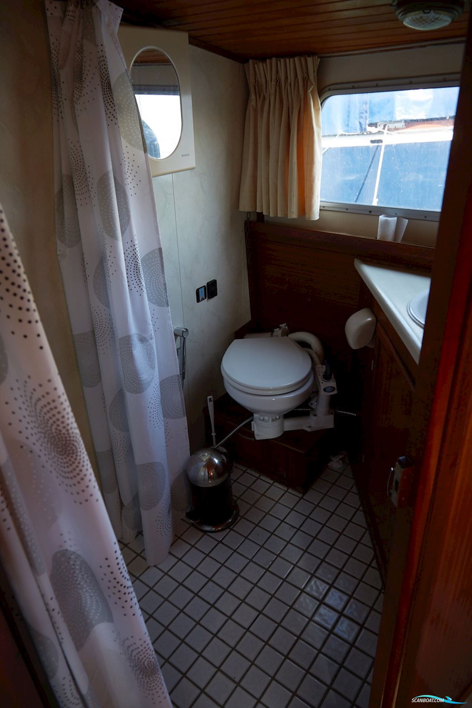 Helårs motorbåd med flybridge 44 fod Hoekstrakruiser