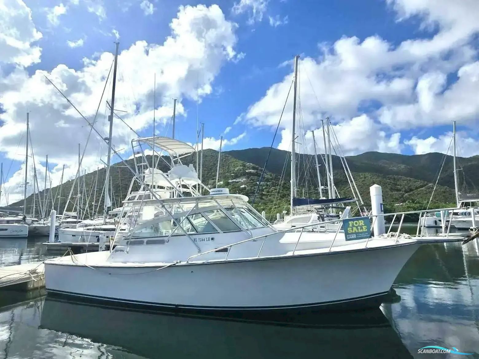 Henriques 35 Express Motorboat 2000, with Volvo Penta engine, Virgin Islands