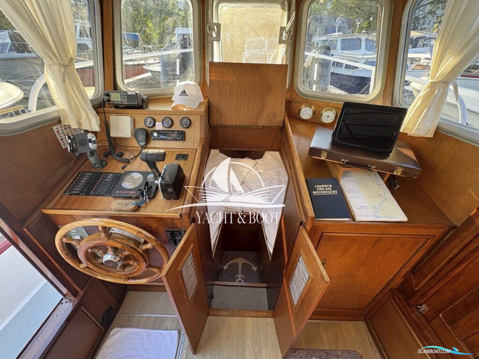 Holländischer Werftbau Crowntrawler 830