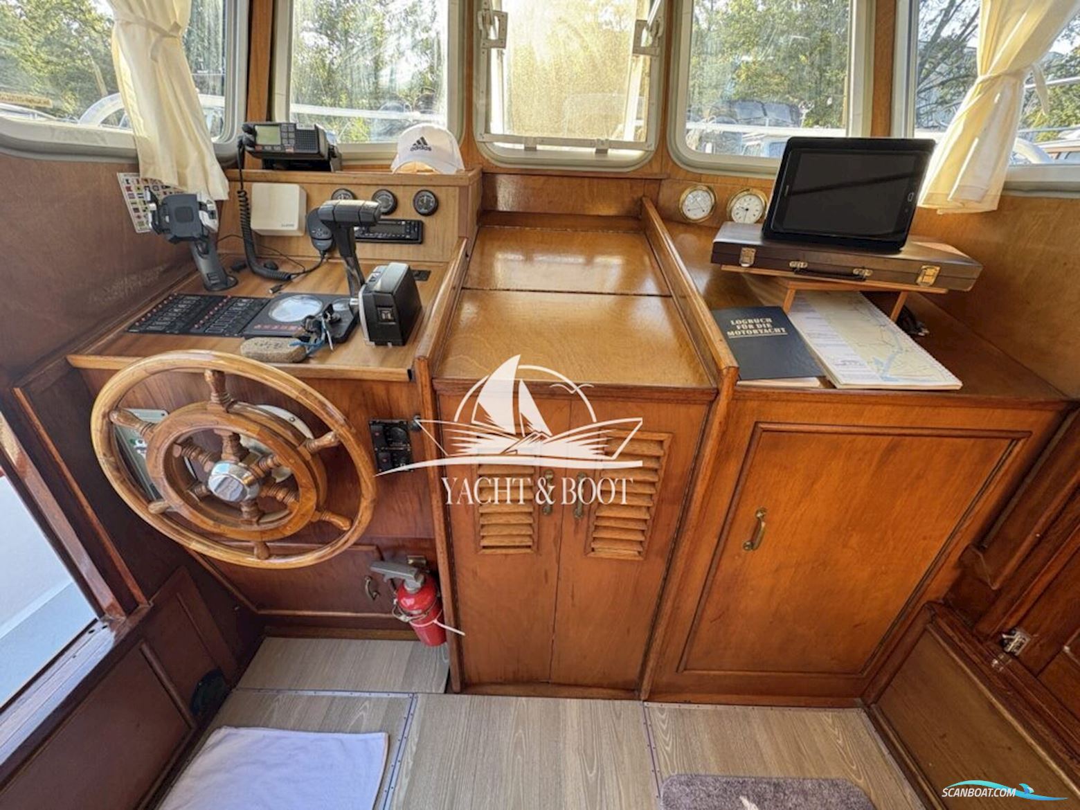 Holländischer Werftbau Crowntrawler 830