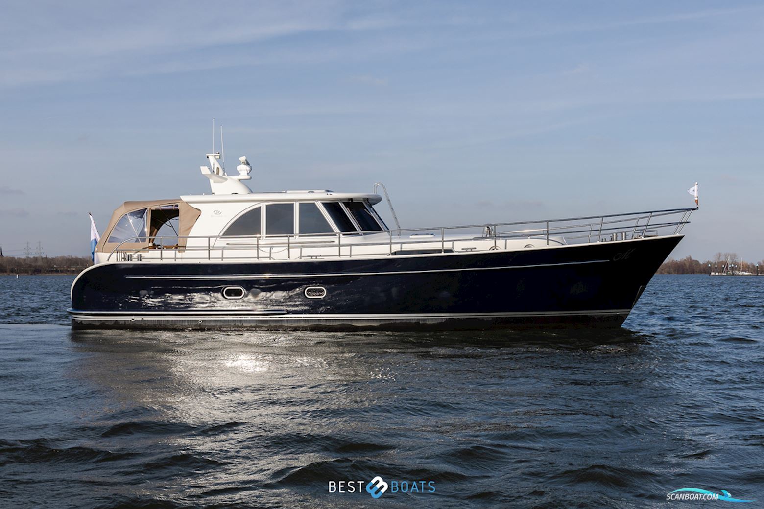 HOLTERMAN 53 Motorboat 2006, with Caterpillar is een Amerikaanse fabrikant van dieselmotoren en zware machines, wereldwijd bekend om hun krachtige, betrouwbare en duurzame motoren die engine, The Netherlands