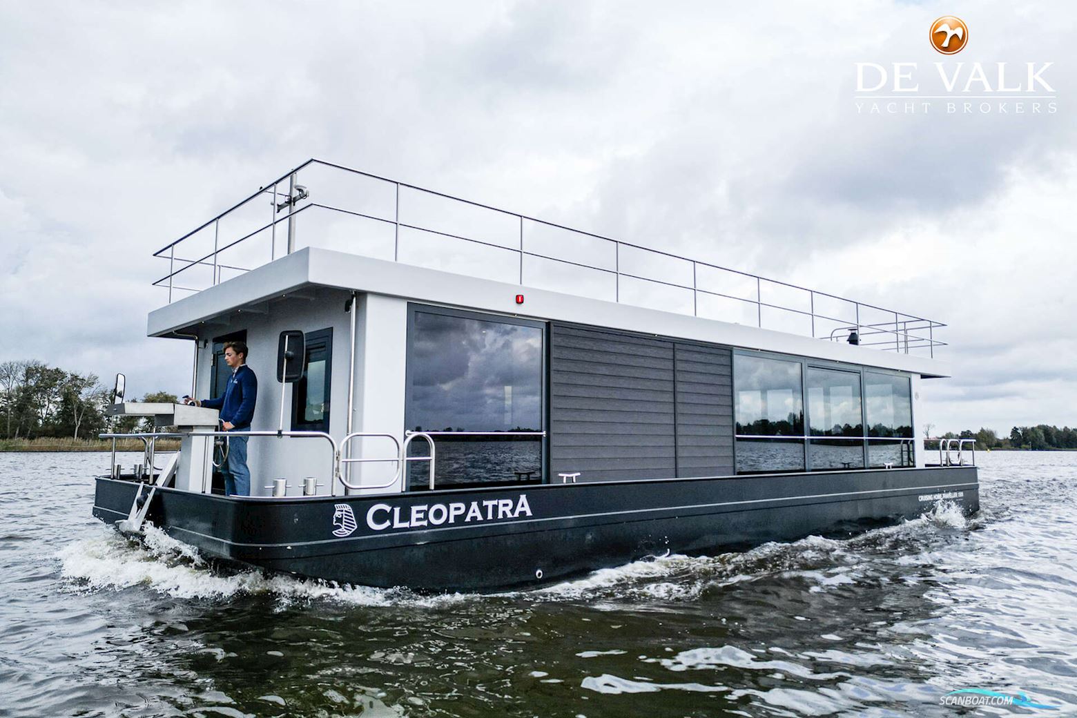 Houseboat Waterloft Luxemotor