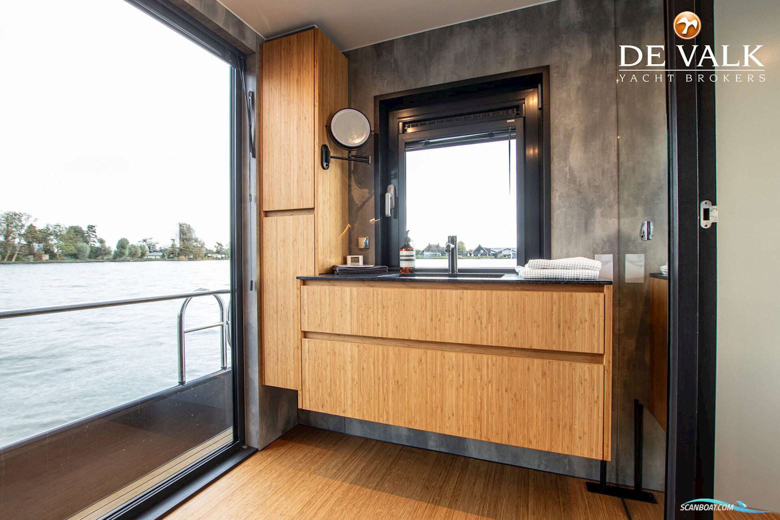 Houseboat Waterloft Luxemotor