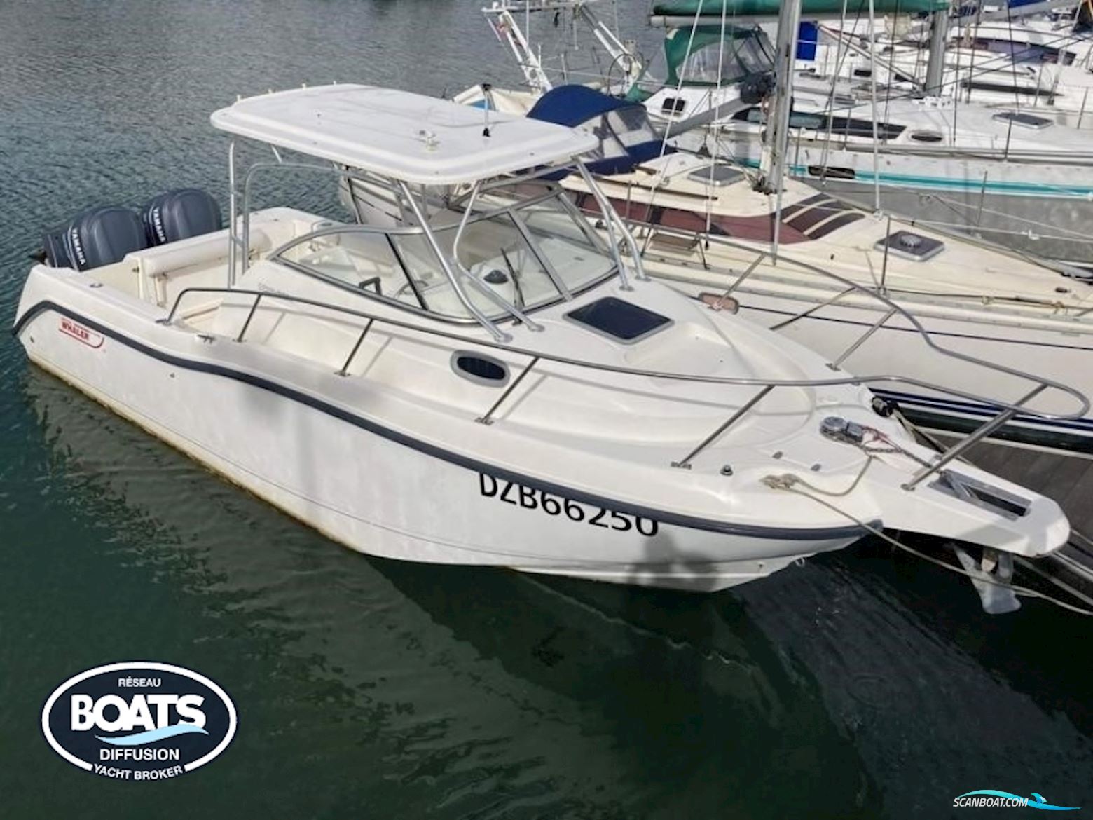 Inconnu Boston Whaler 255 Conquest Motorboat 2002, with Yamaha engine, France