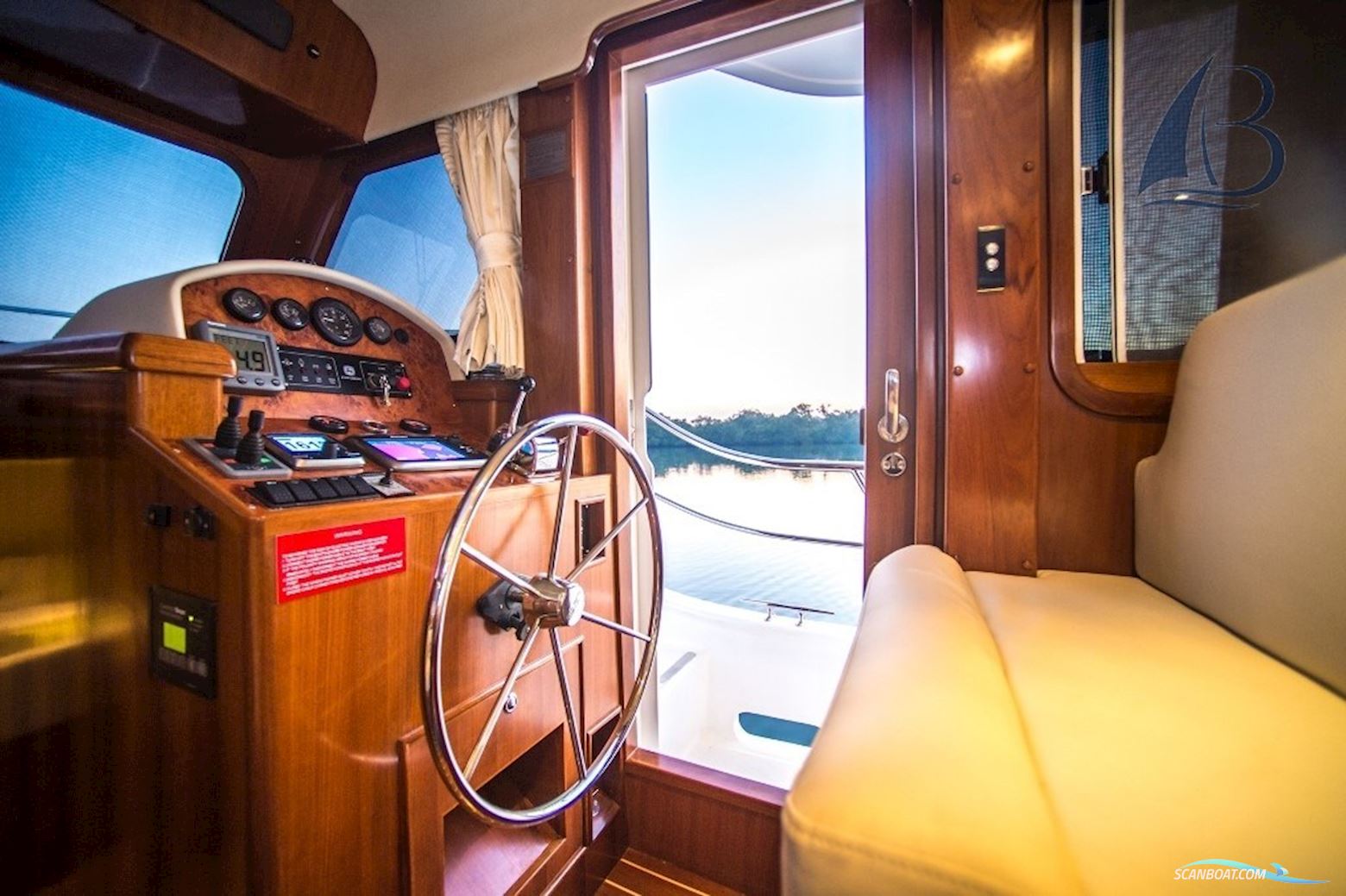Integrity Motor Yachts Integrity 380 Sedan