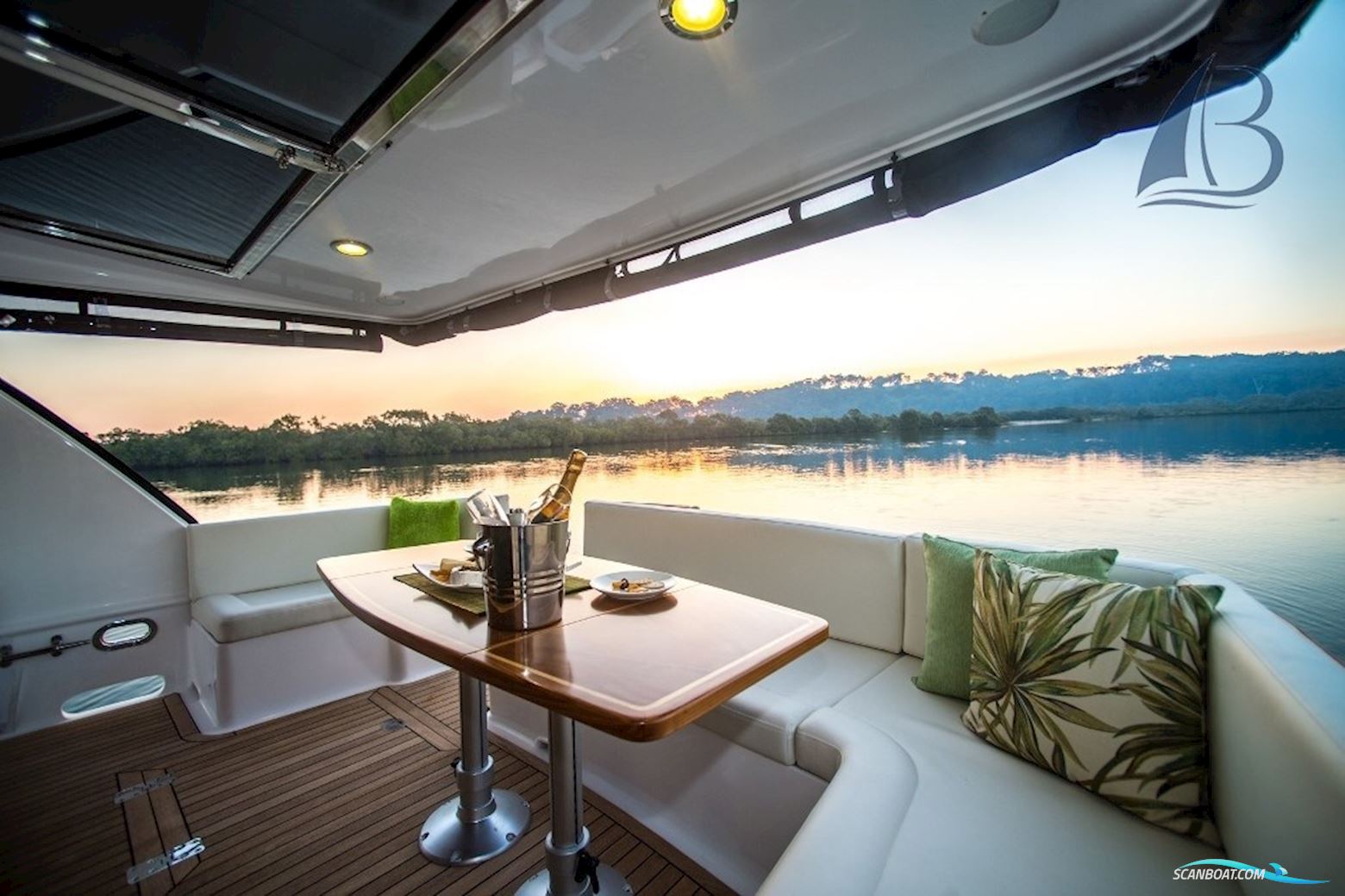 Integrity Motor Yachts Integrity 440 Sedan