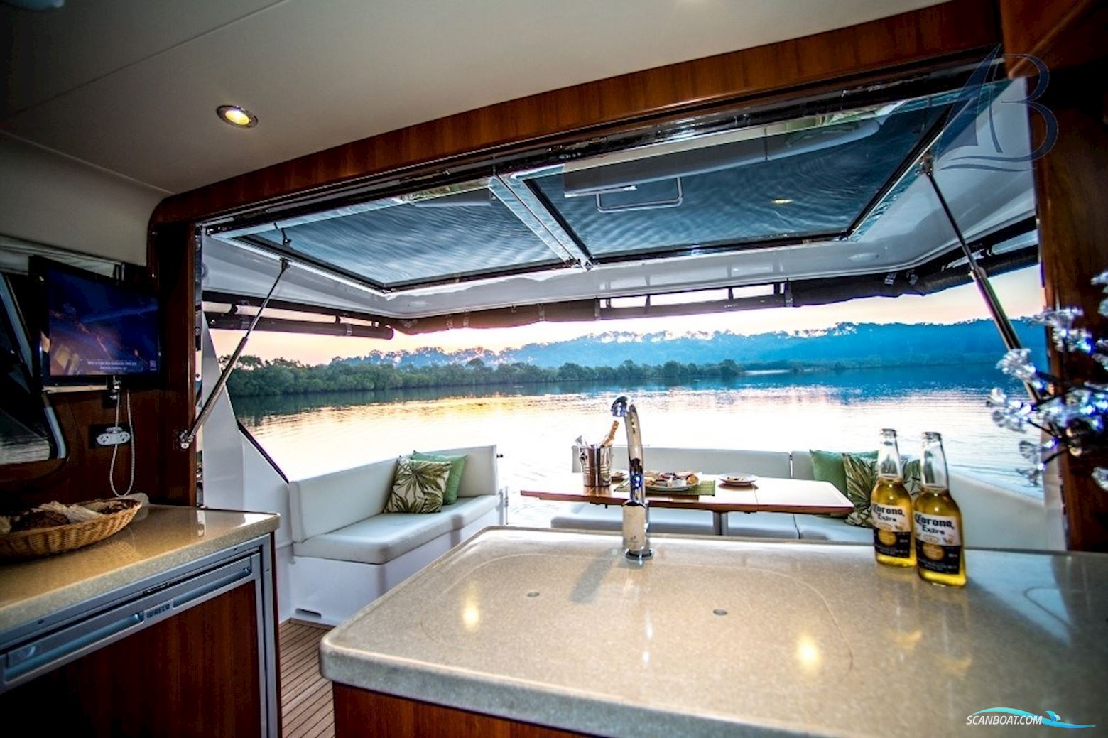 Integrity Motor Yachts Integrity 440 Sedan