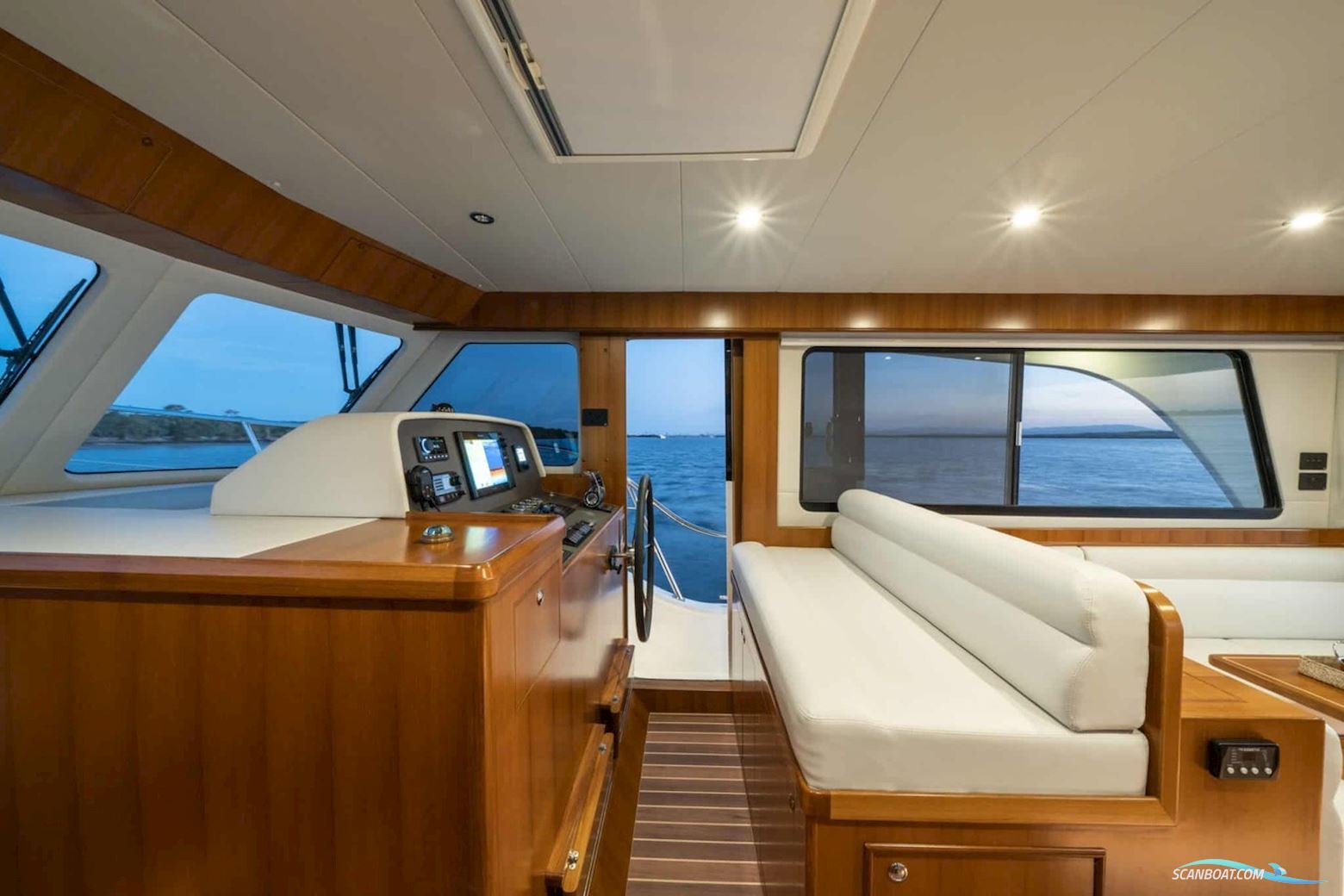 Integrity Trawlers 380Sedan