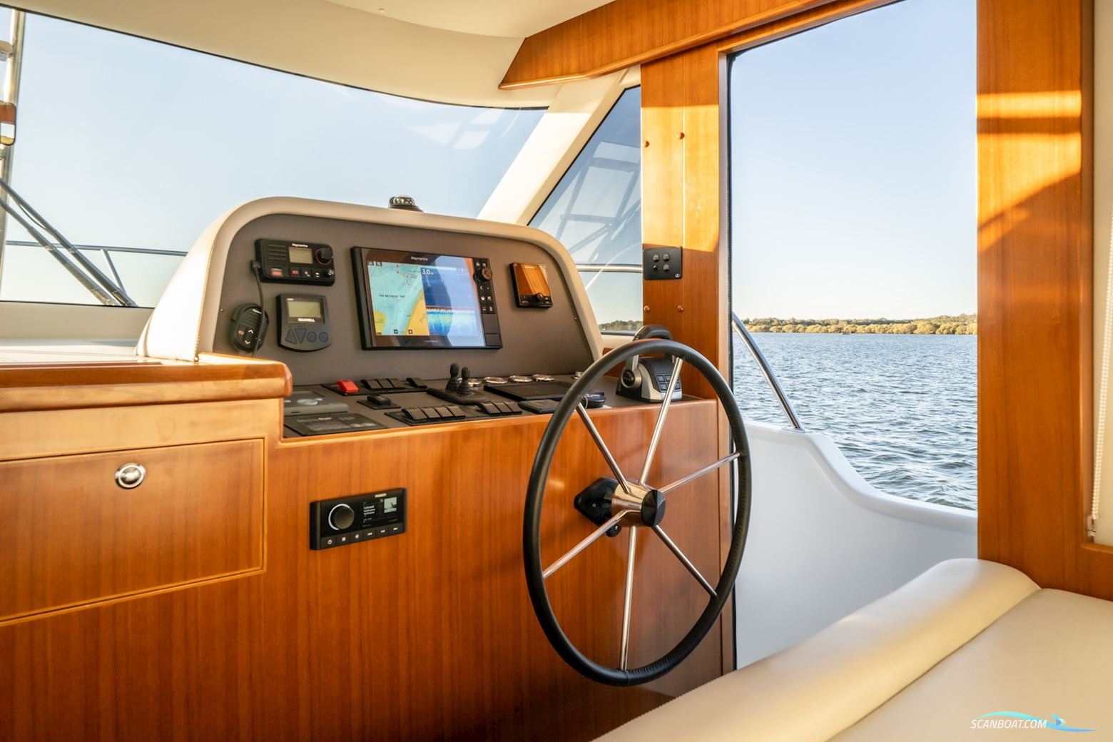 Integrity Trawlers 380Sedan