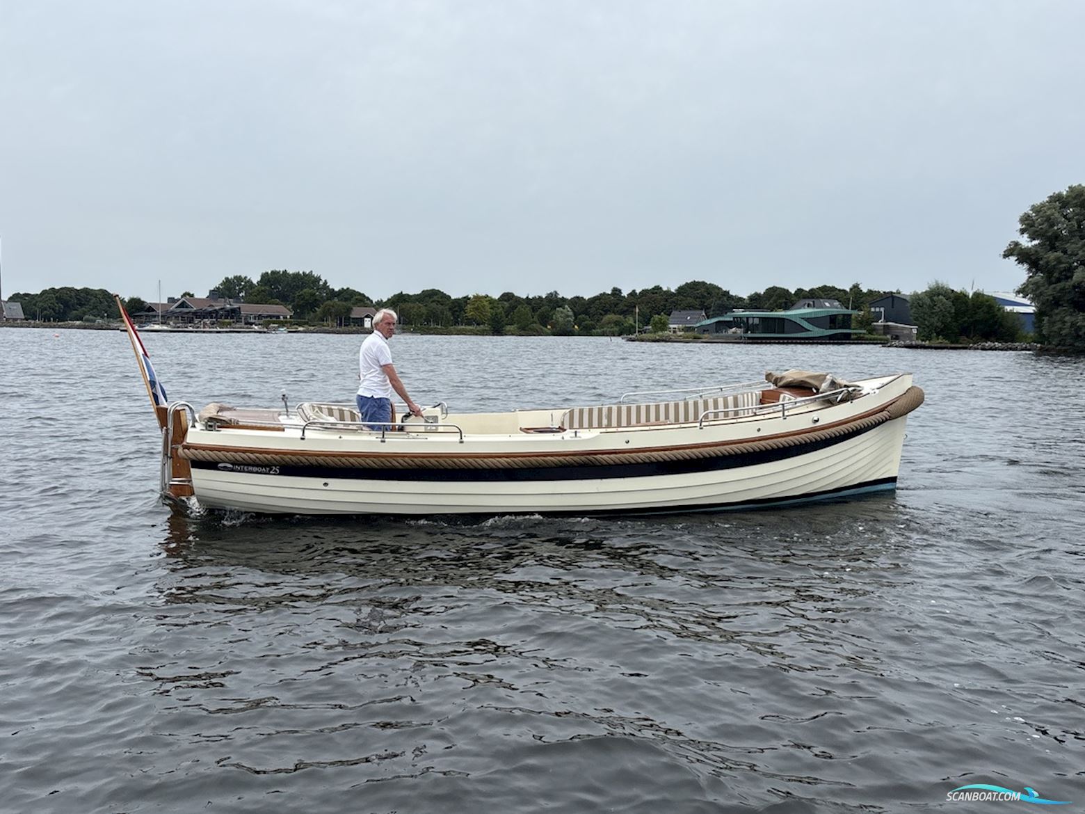 Interboat 25