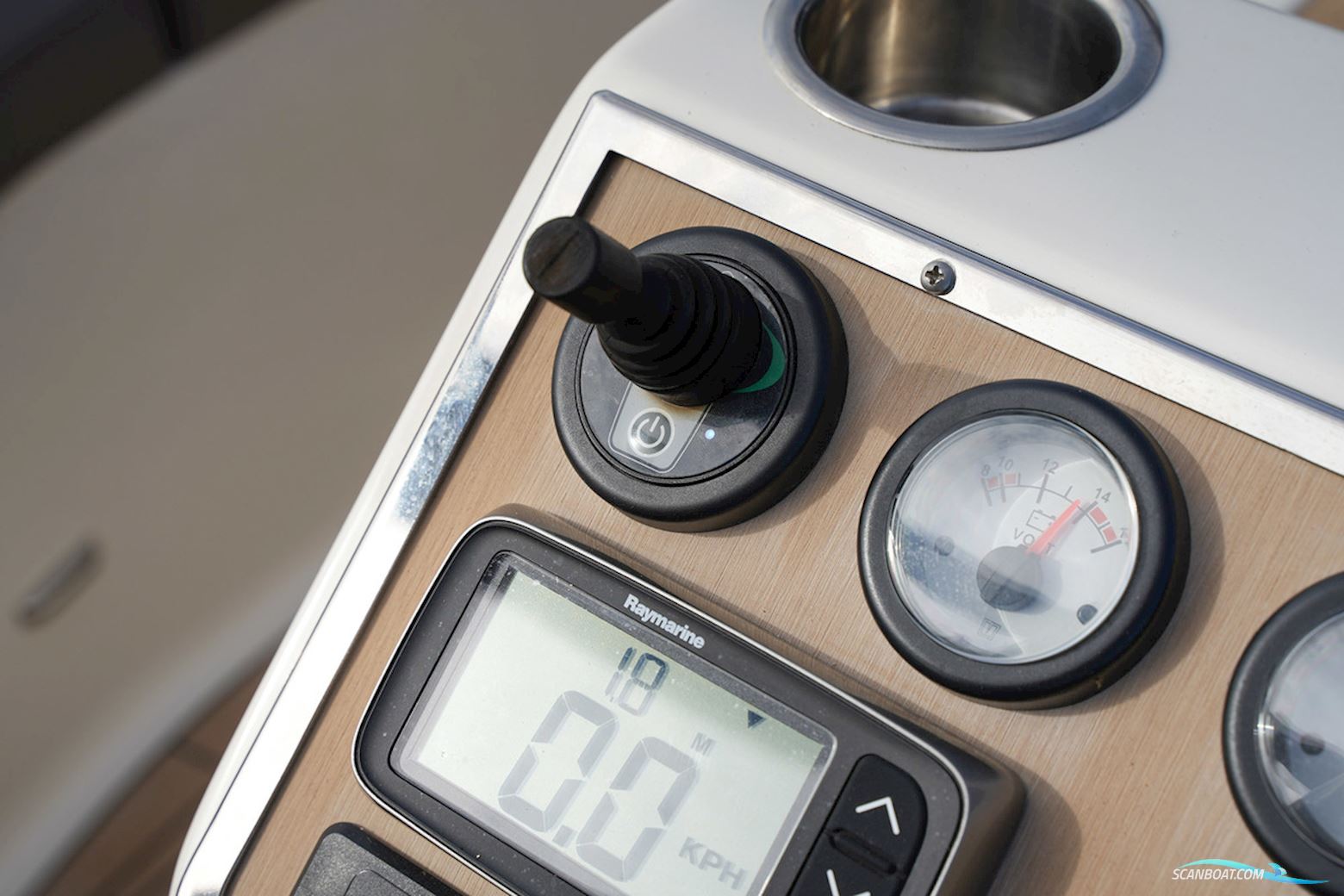 Interboat Intender 780