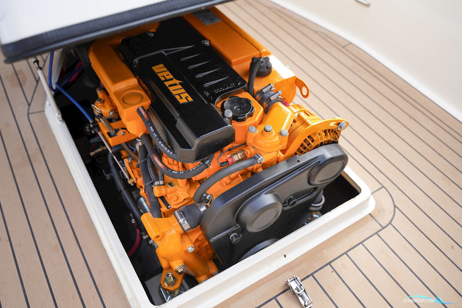 Interboat Intender 780