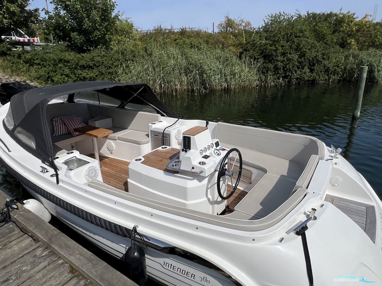 Interboat Intender 780