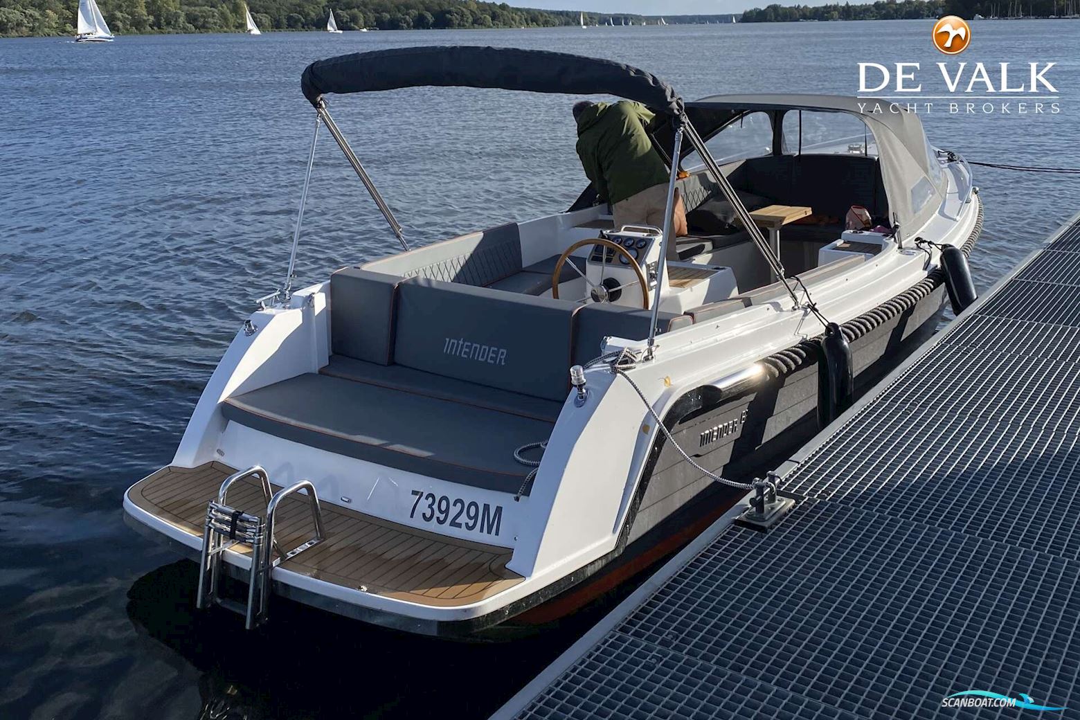 Interboat Intender 820