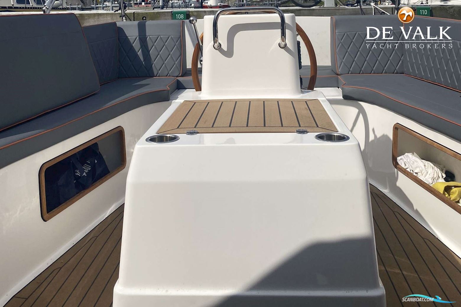 Interboat Intender 820