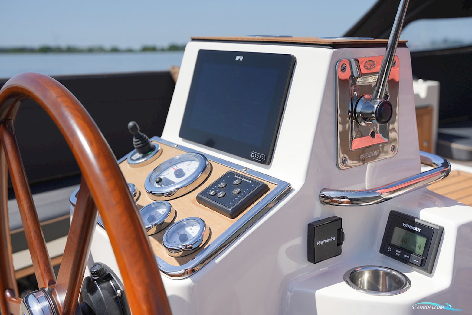 Interboat Intender 820