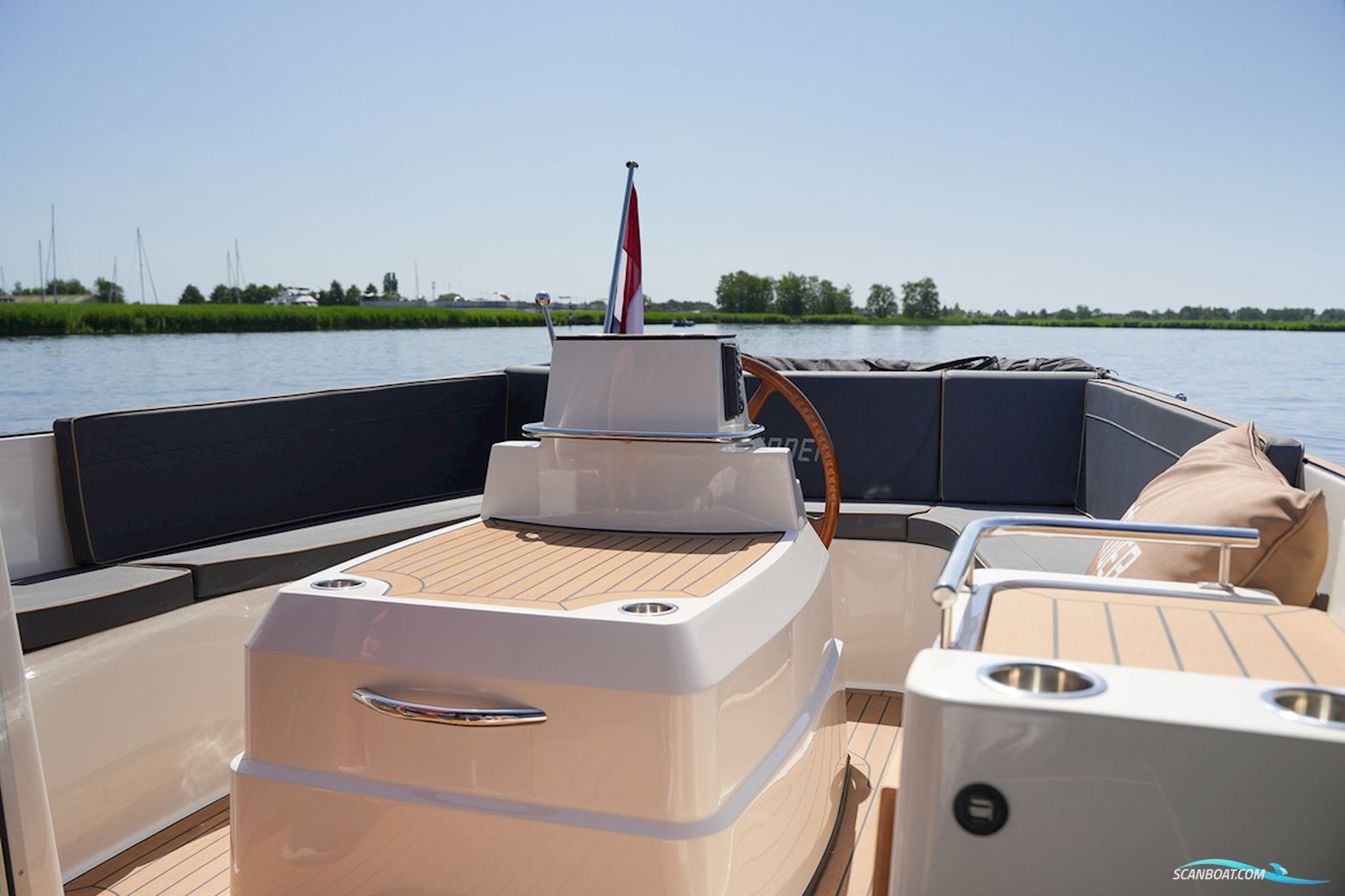 Interboat Intender 820