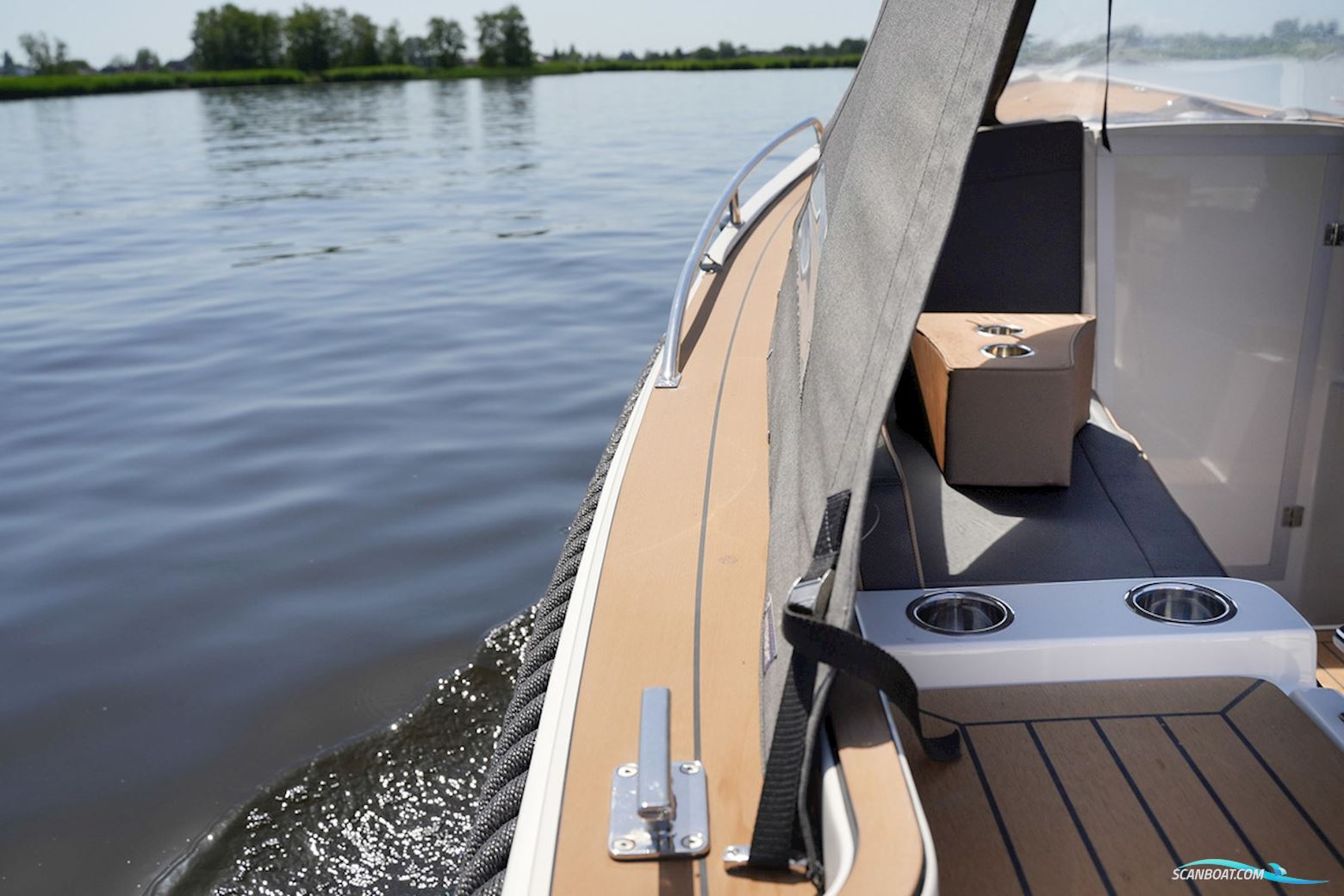 Interboat Intender 820