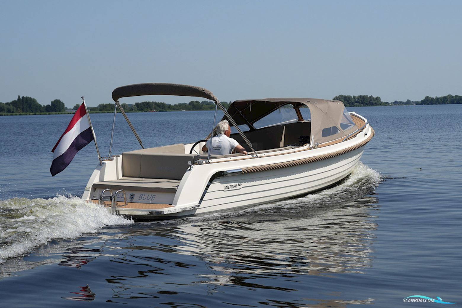 Interboat Intender 820