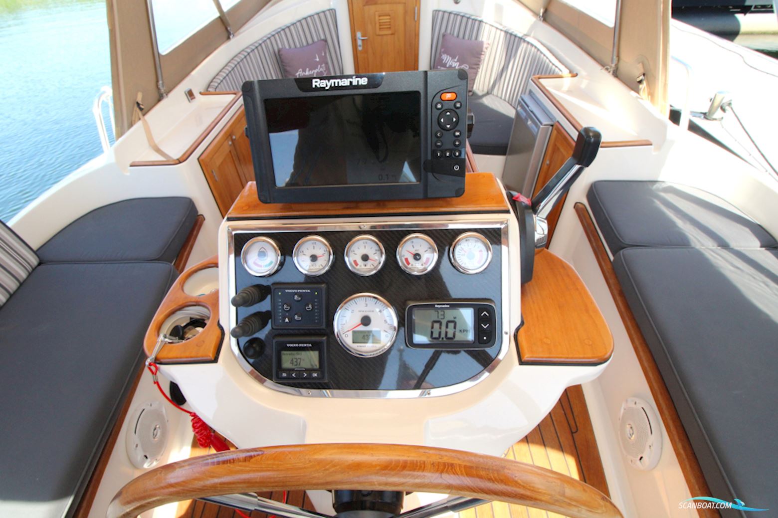 Intercruiser 27 Cabin