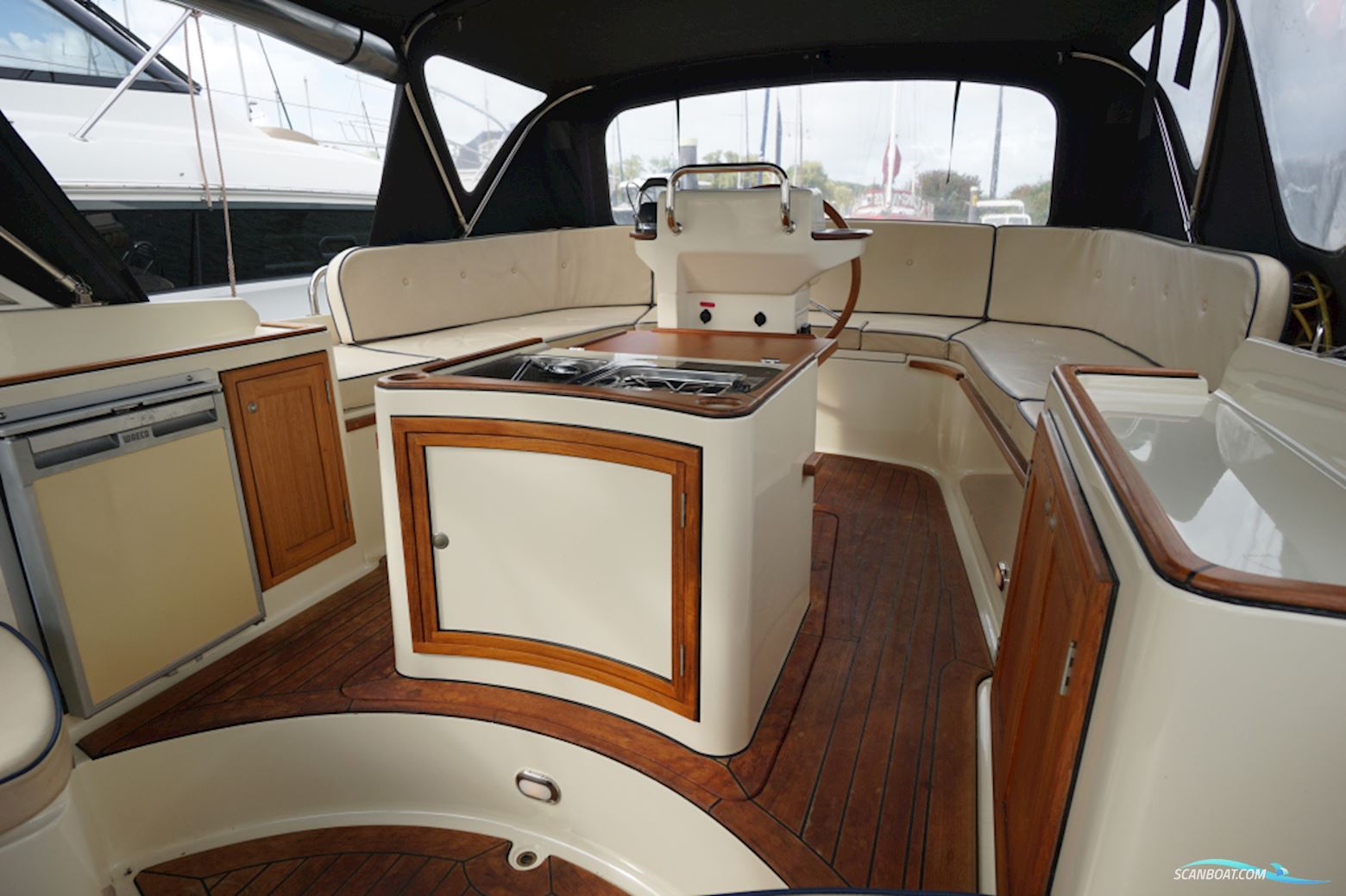 Intercruiser 27 Cabin