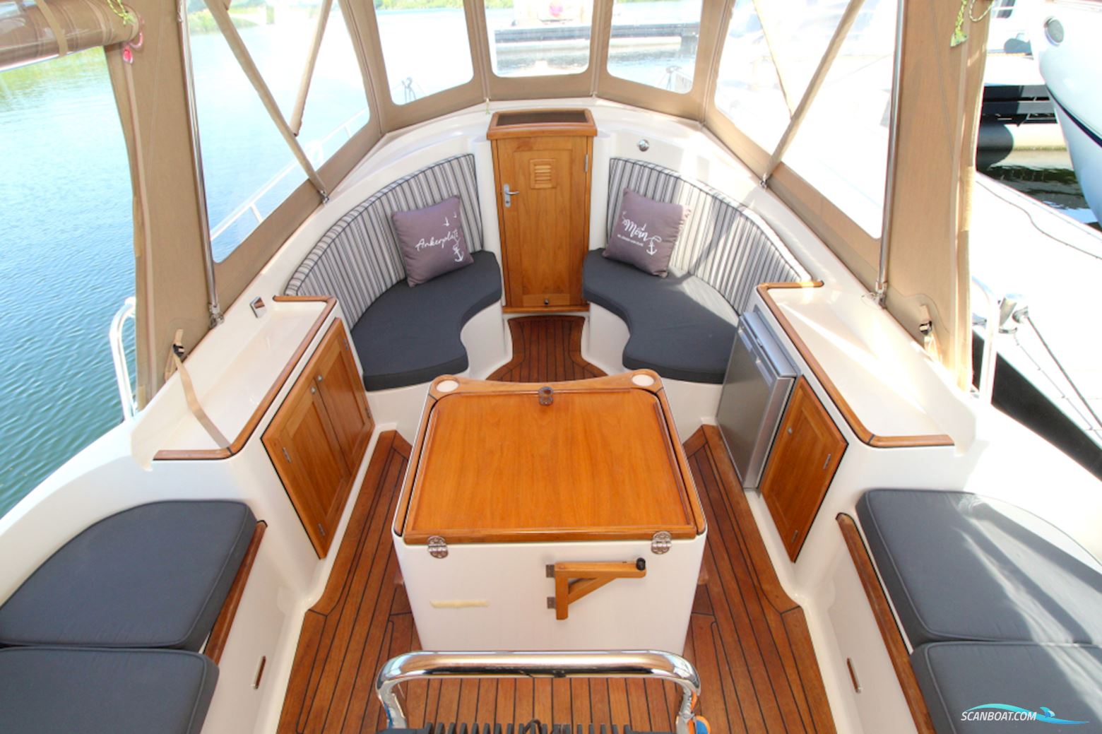 Intercruiser 27 Cabin