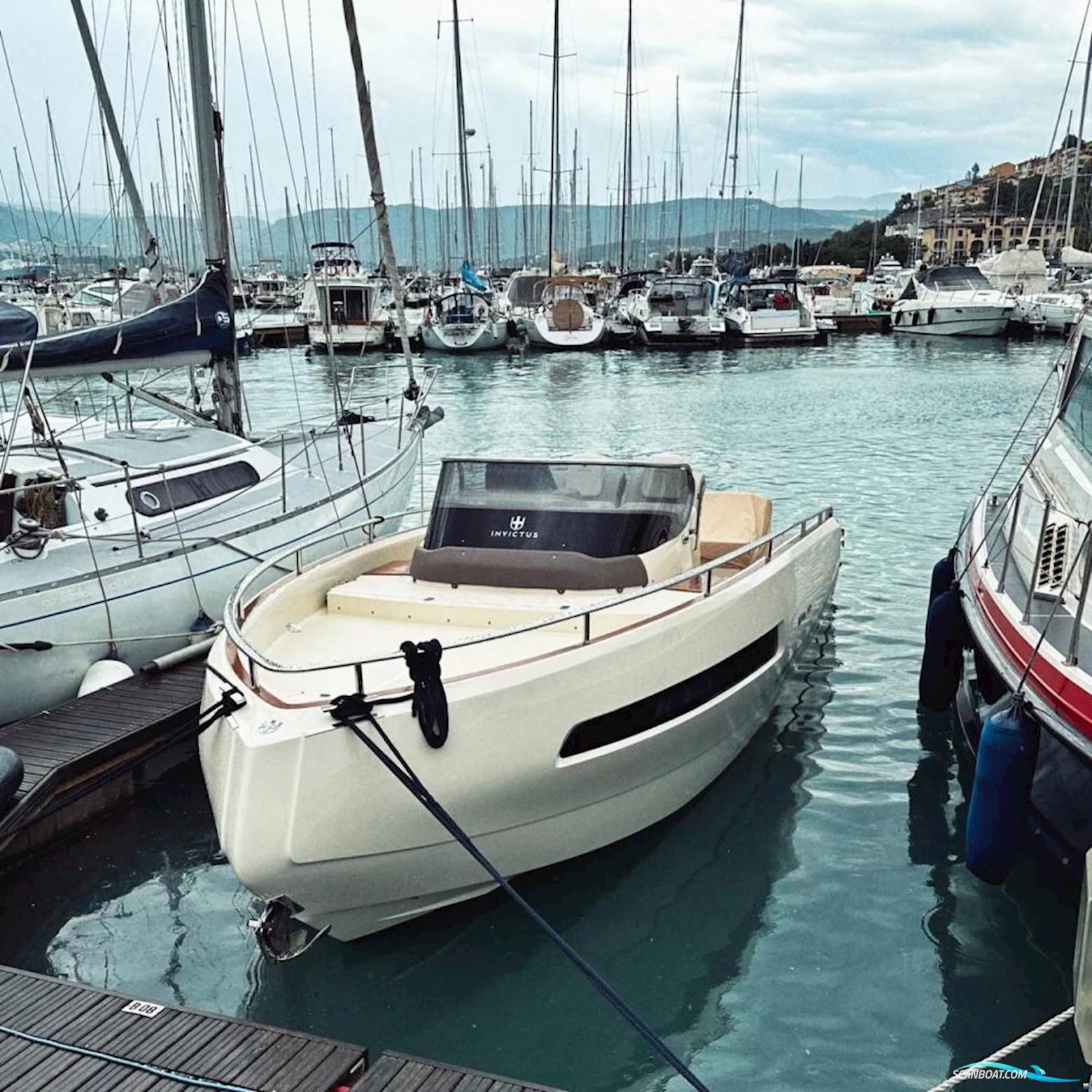 Invictus GT 280 Motorboat 2023, with Volvo Penta V8 engine, Italy