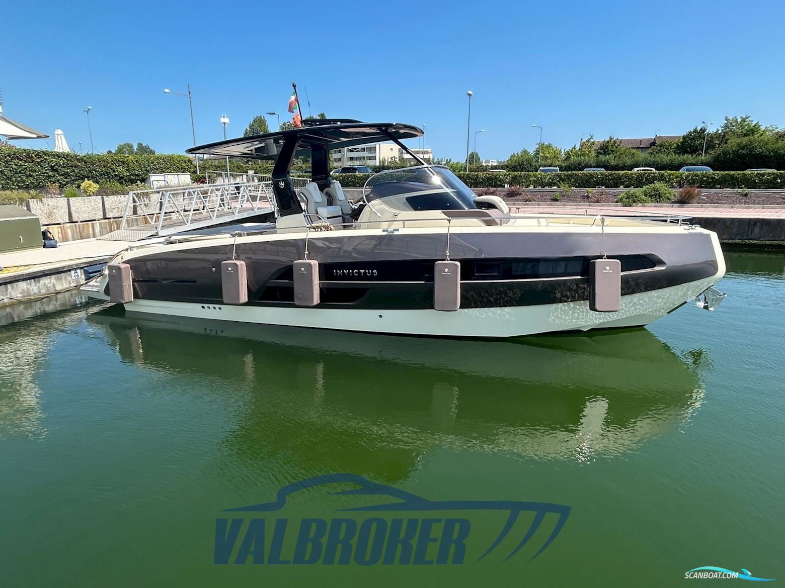 INVICTUS GT320 Motorboat 2024, with Volvo Penta V8 engine, Italy